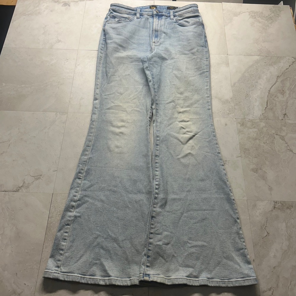Lee High Rise Flare Jeans Light Wash Women Size 30 Wide Leg Retro Denim